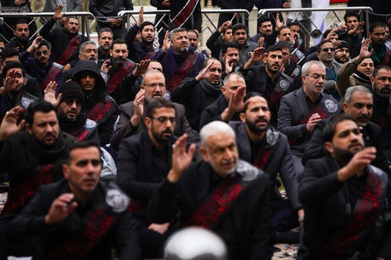 Servants Imam al-Hadi Shrine