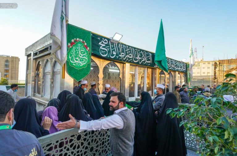 Thousands of Cake Portions to Pilgrims